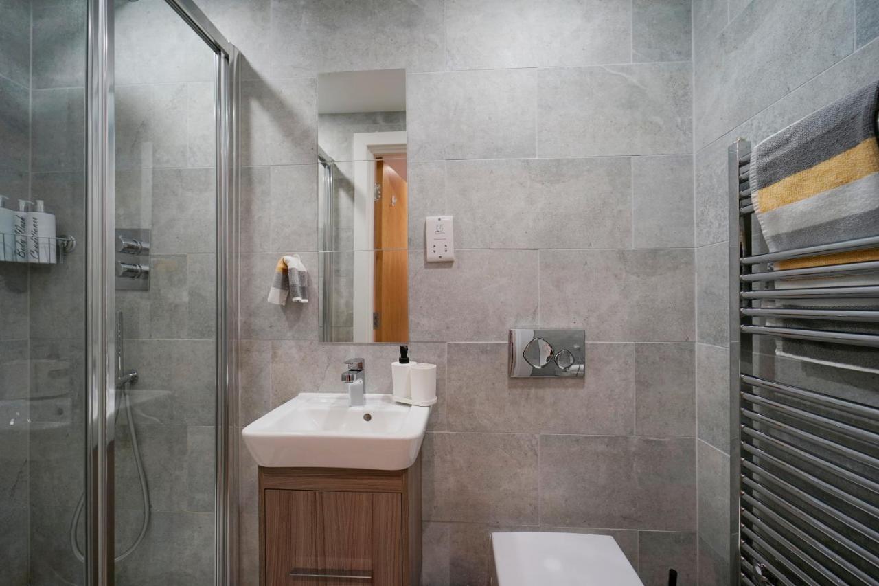 Modern 2 Bed Apartment With Juliet Balcony - Dhb Stays Leeds  Exterior foto